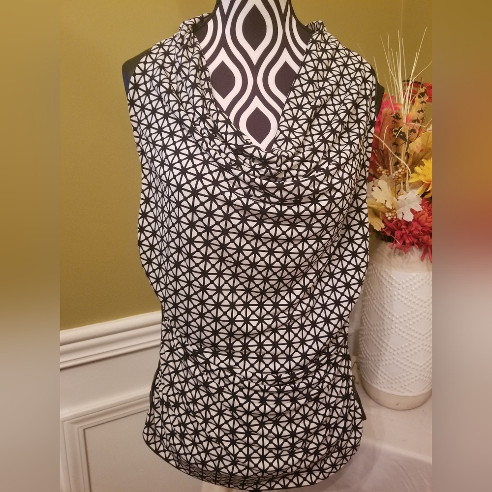 Worthington Black and White Sleeveless Patterned Blouse Faux Leather Sides